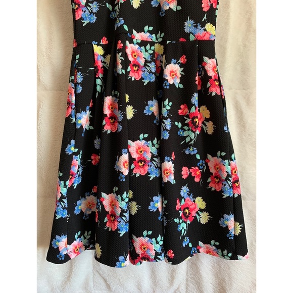 Bright Floral Dress - Picture 6 of 7